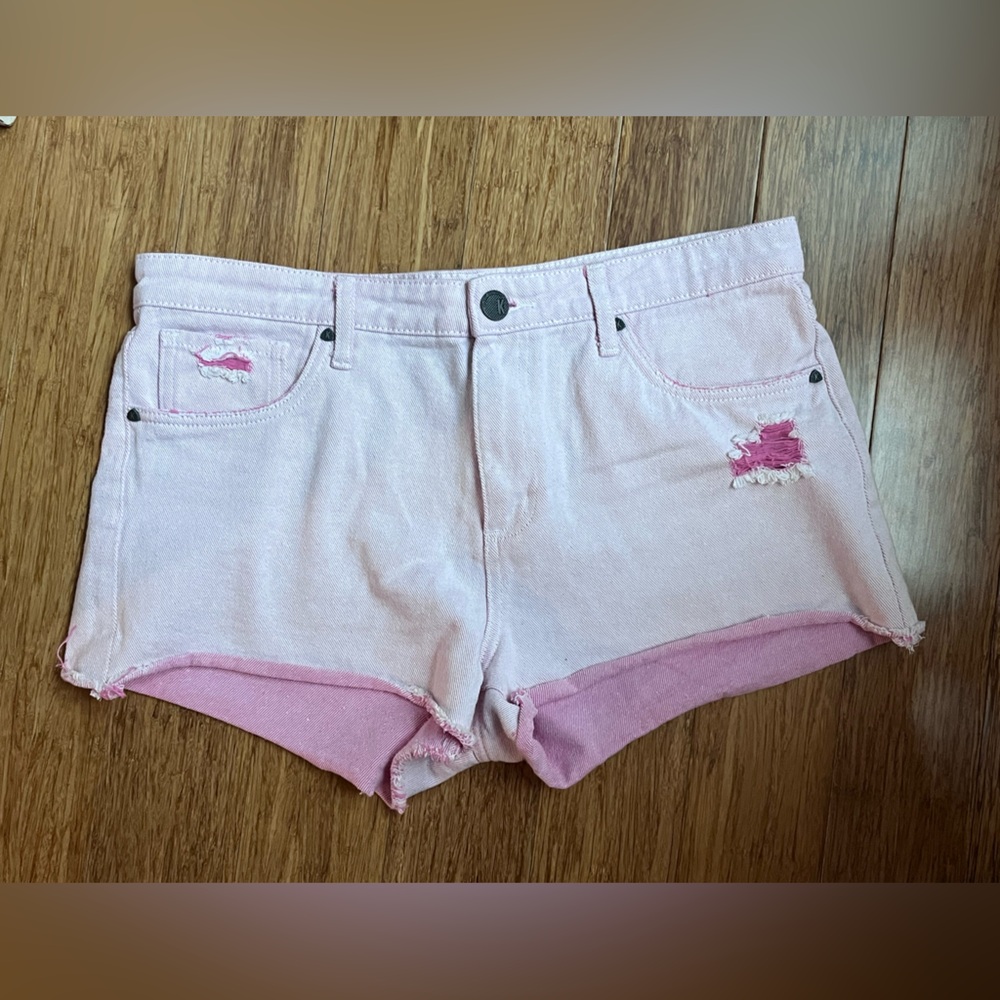 Kut from the Kloth Jane light pink shorts, women’s size 10 distressed. 1281